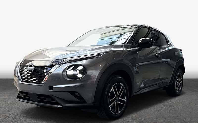 Karosseriefarbe: dark grey (m), kontrastfarbe black Neu 2025 Nissan Juke N-Connecta SUV | 27.450 € (Fairer Preis) - Bild 1/4