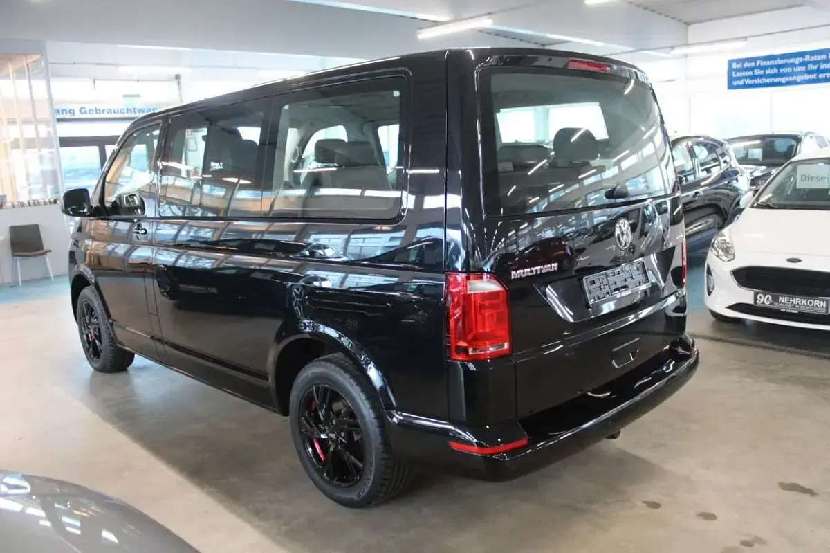 Używany VW Multivan Comfortline 150 KM (110 kW) 2020 Czarny Minivan