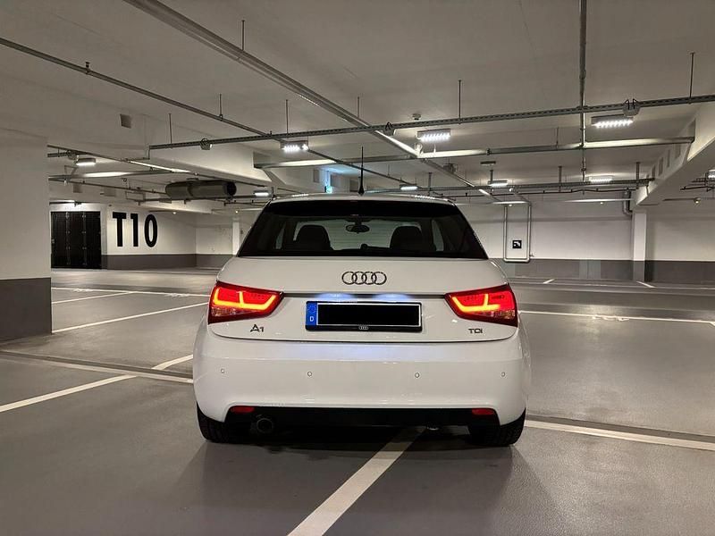 Gebraucht Audi A1 Design 90 PS (66 kW) 2012 Weiß Kleinwagen