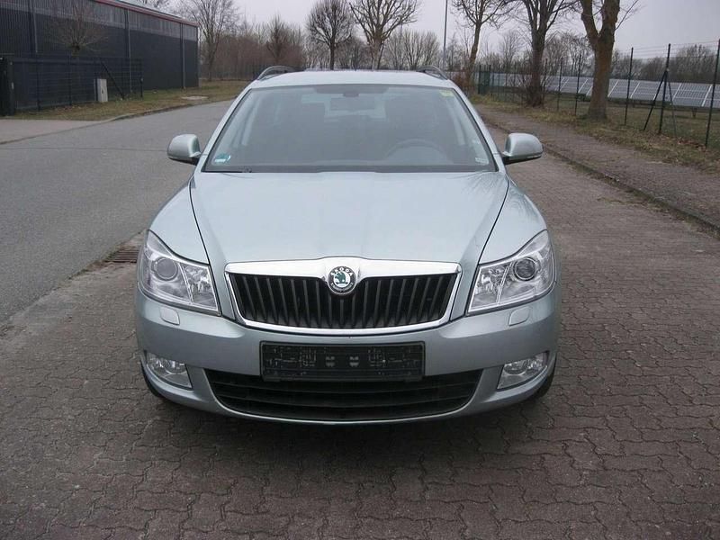 Gebraucht Skoda Octavia 105 PS (77 kW) 2011 Grün Kombi