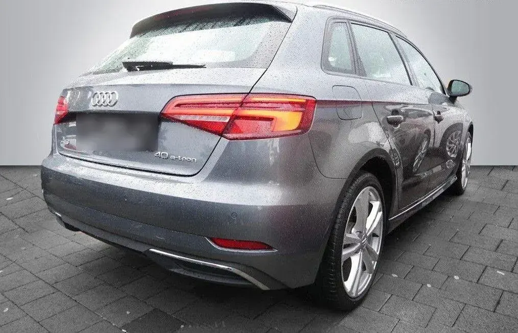 Gebraucht Audi e-tron Sport 204 PS (150 kW) 2020 Grau SUV