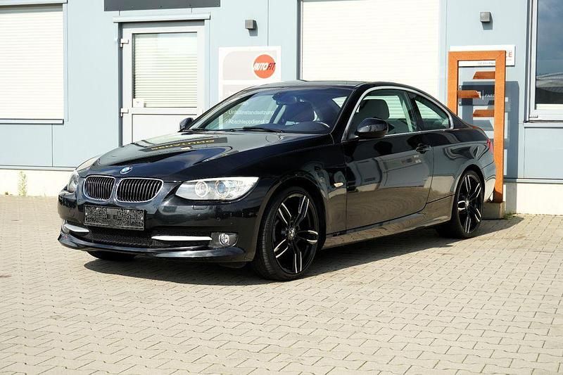 Gebraucht BMW 325 Comfort Edition 204 PS (150 kW) 2011 Schwarz Coupé