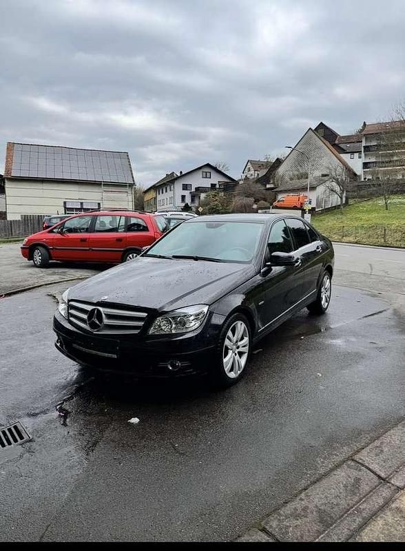 Obsidianschwarz metalliclack Gebraucht 2008 Mercedes C200 Limousine | 5.500 € (Fairer Preis) - Bild 1/4