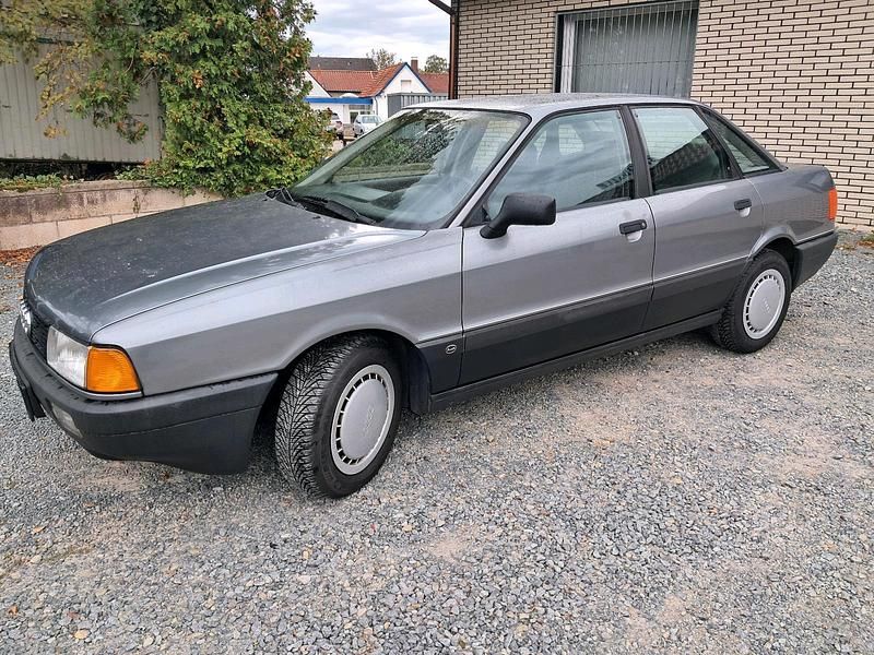 Grau Gebraucht 1990 Audi 80 Limousine | 1.900 € - Bild 1/4