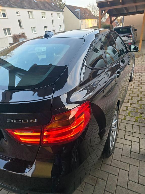 Schwarz Gebraucht 2014 BMW 320 Gran Turismo Sport Line Limousine | 11.500 € (Fairer Preis) - Bild 1/4