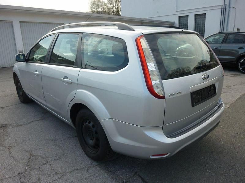 Gebraucht Ford Focus 109 PS (80 kW) 2011 Silber Limousine