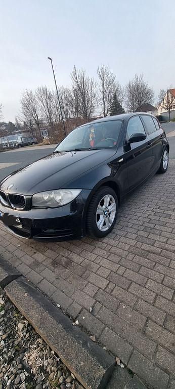 Gebraucht BMW 116 122 PS (89 kW) 2008 Schwarz Kleinwagen