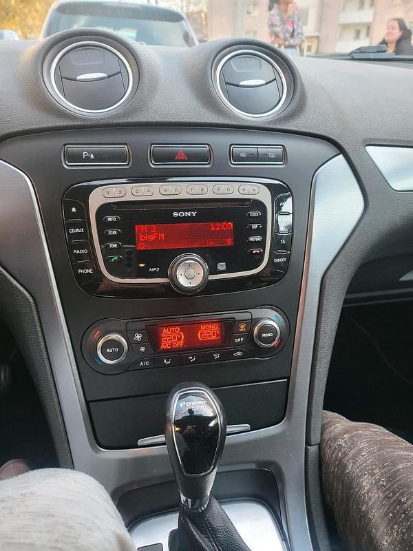 Gebraucht Ford Mondeo 163 PS (119 kW) 2011 Schwarz Kombi