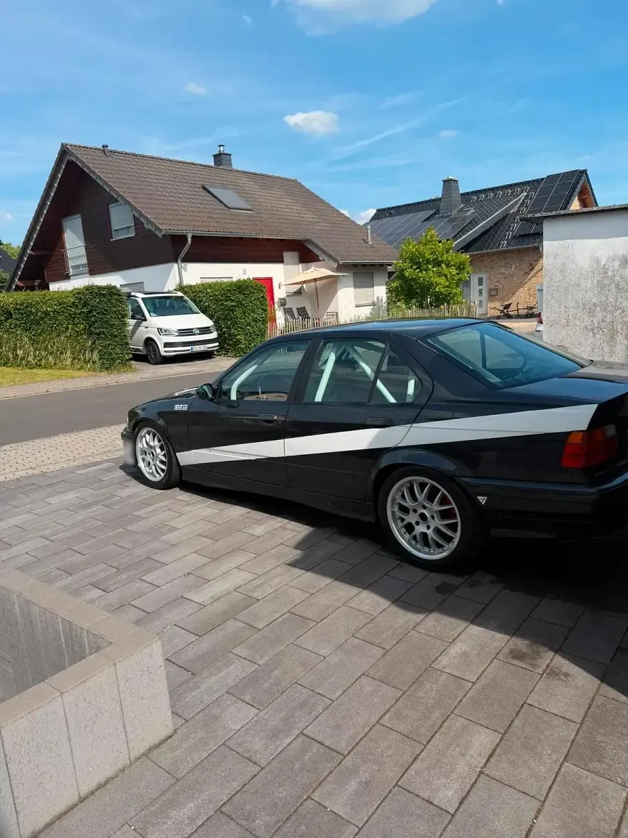Gebraucht BMW 325 192 PS (141 kW) 1991 Schwarz Limousine