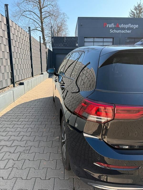 Gebraucht VW Golf VIII 150 PS (110 kW) 2023 Schwarz Kleinwagen