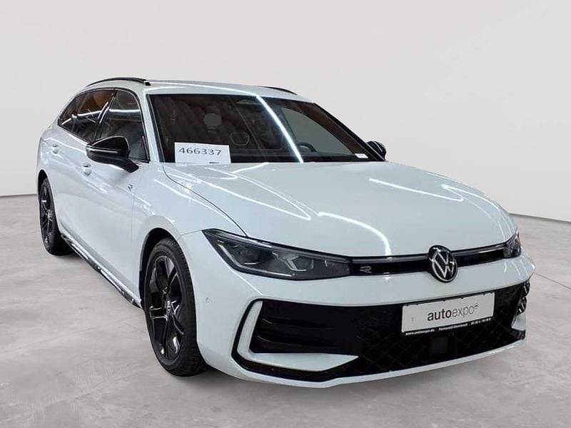 Second-hand VW Passat R-line 193 CP (141 kW) 2025 Alb Break