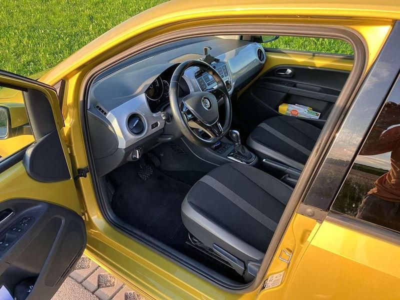 Gebraucht VW e-up! 60 kW (82 PS) 2017 Gelb Kleinwagen