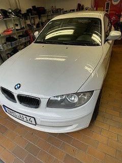 Weiß Gebraucht 2012 BMW 118 Kleinwagen | 2.950 € (Teuer) - Bild 1/4