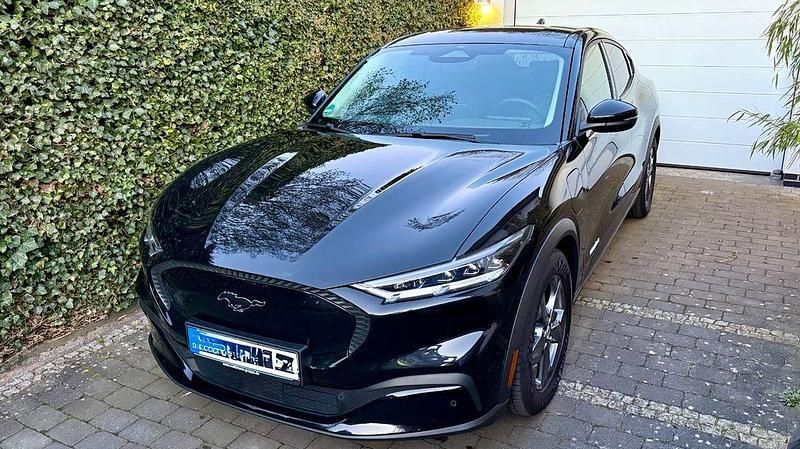 Gebraucht Ford Mustang Mach-E Basis 197 kW (269 PS) 2022 Schwarz SUV