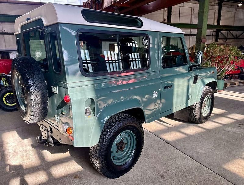 Gebraucht Land Rover Defender 177 PS (130 kW) 2009 Grün Kombi