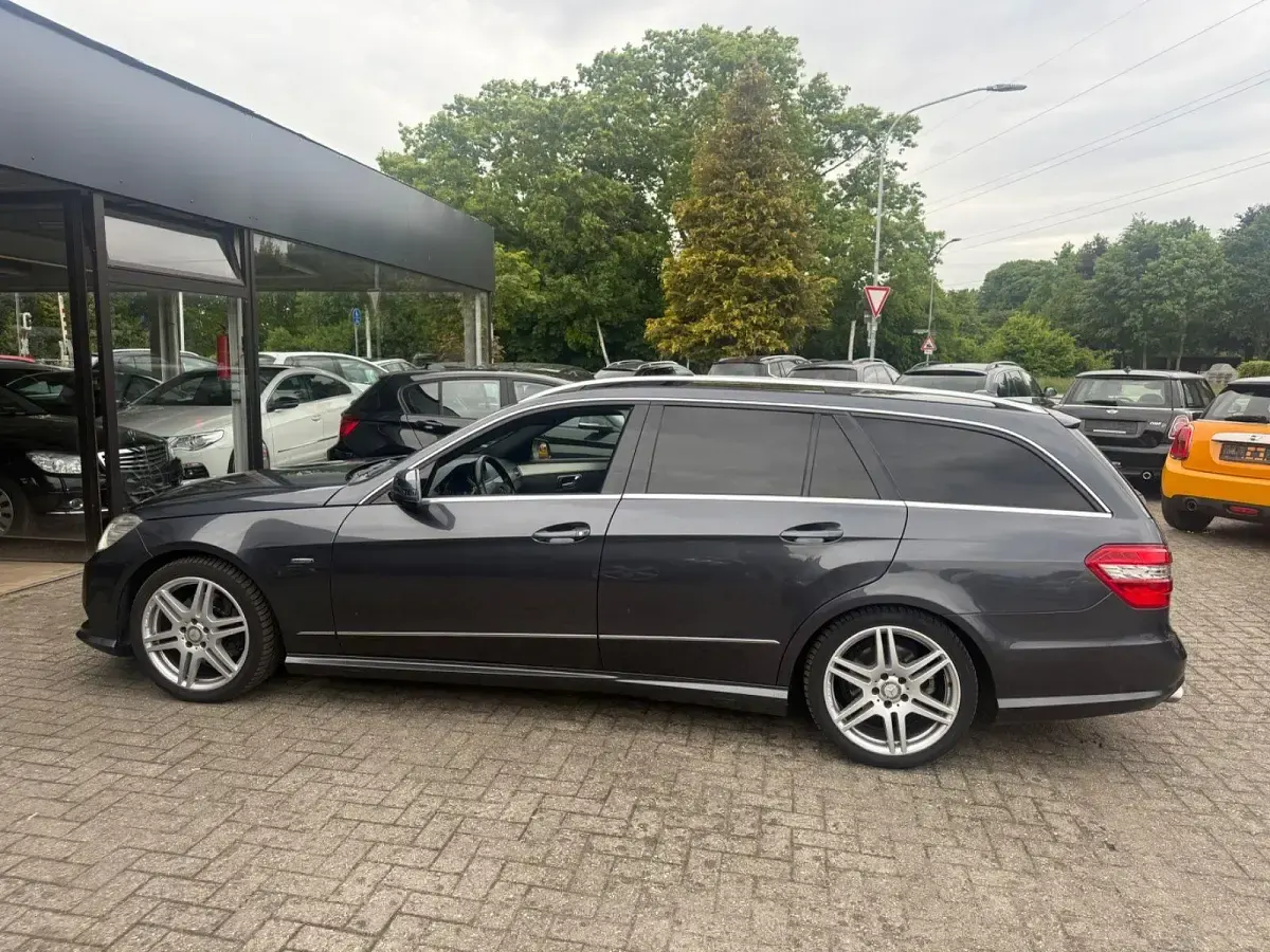 Gebraucht Mercedes E220 AMG line 170 PS (125 kW) 2011 Grau Kombi