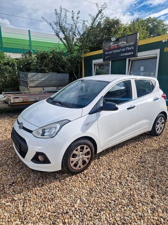 Weiß Gebraucht 2015 Hyundai i10 Classic Kleinwagen | 2.950 € (Superpreis) - Bild 1/4