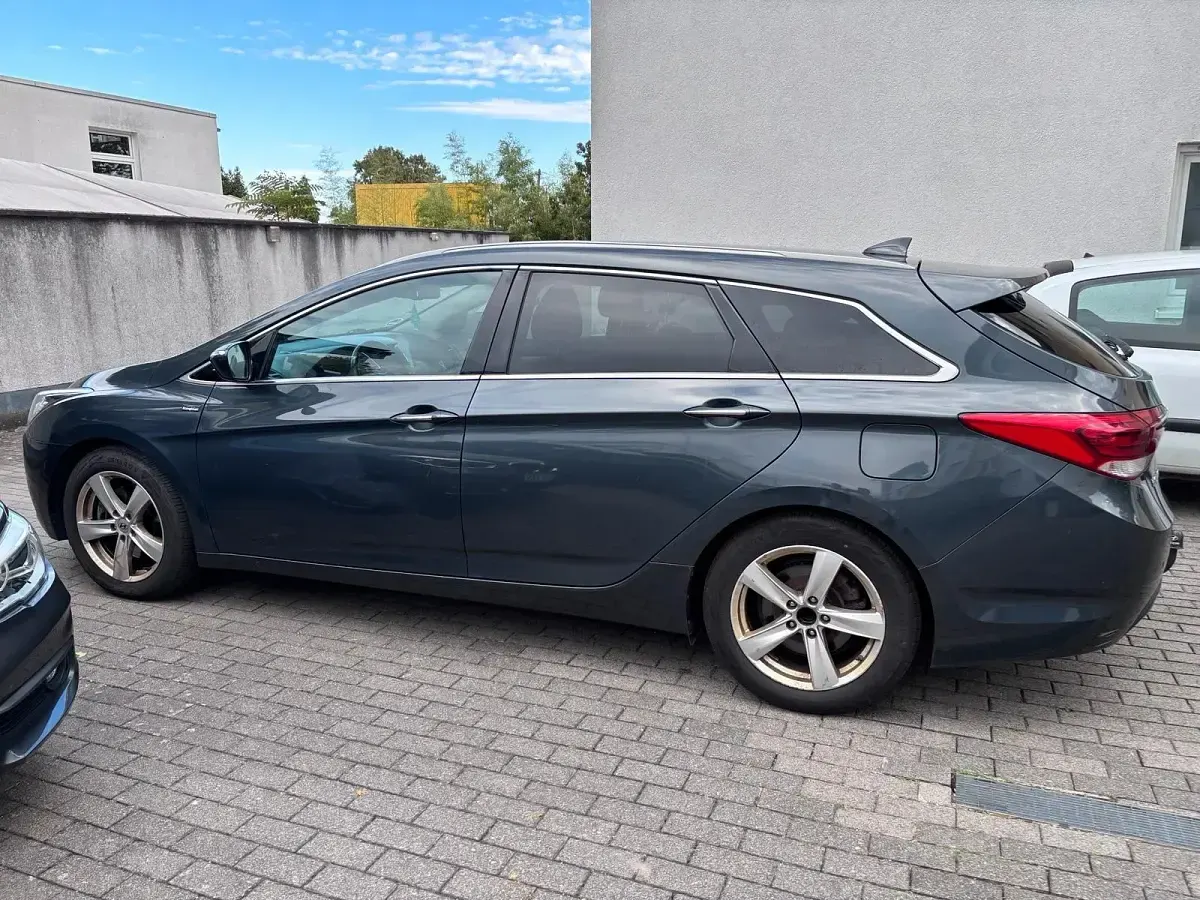 Gebraucht Hyundai i40 141 PS (103 kW) 2016 Grau Kombi