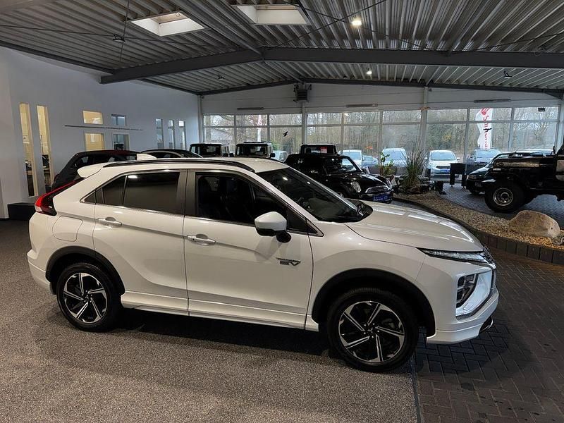 Gebraucht Mitsubishi Eclipse Cross Plus 188 PS (138 kW) 2023 Weiß SUV