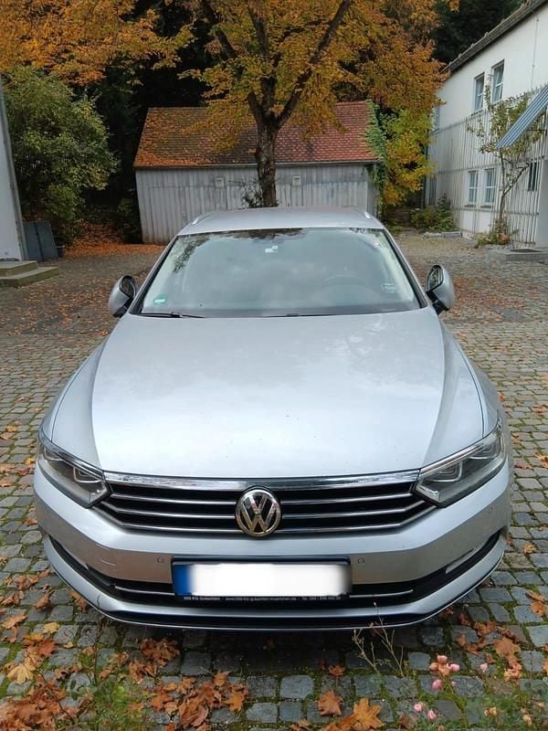 Silber Gebraucht 2017 VW Passat Highline Kombi | 12.500 € (Superpreis) - Bild 1/4