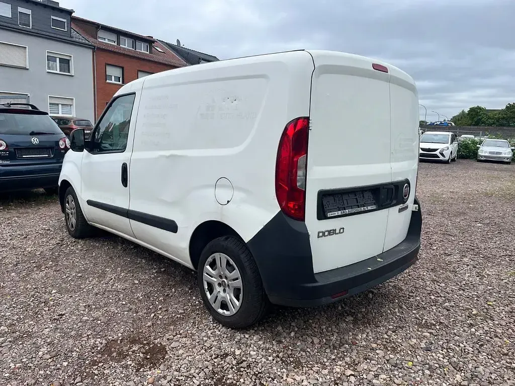 Gebraucht Fiat Doblò Trekking 95 PS (69 kW) 2016 Weiß Van / Kleinbus