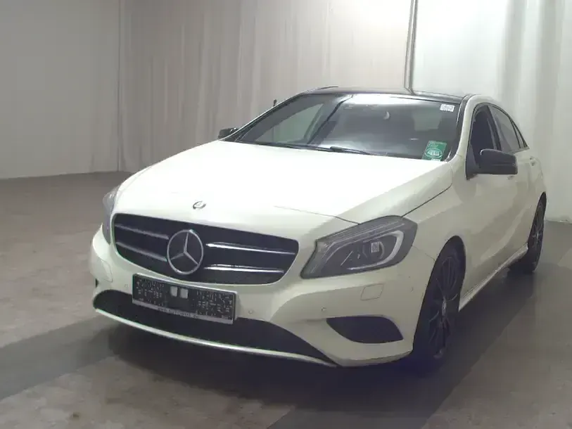 Gebraucht Mercedes A220 Urban 170 PS (125 kW) 2013 Calcitweiss unilack Limousine