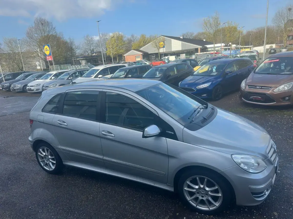 Gebraucht Mercedes B150 95 PS (69 kW) 2009 Silber Van / Kleinbus