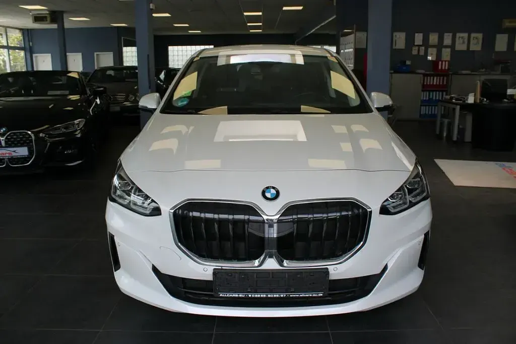 Gebraucht BMW 218 Active Tourer 150 PS (110 kW) 2024 Weiß Van / Kleinbus