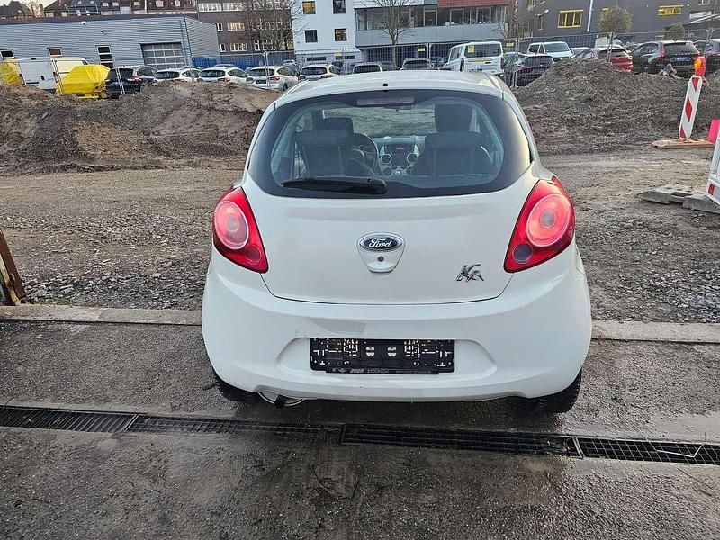 Gebraucht Ford Ka Trend 69 PS (50 kW) 2011 Crystalweiß Kleinwagen