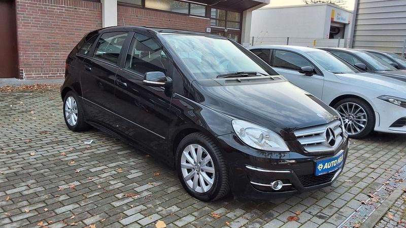 Gebraucht Mercedes B180 116 PS (85 kW) 2011 Kosmosschwarz Van / Kleinbus