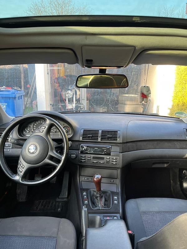 Gebraucht BMW 318 143 PS (105 kW) 2005 Schwarz Kombi