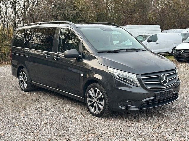 Lackfarbe graphitgrau metallic Gebraucht 2021 Mercedes Vito Edition Kombi | 35.699 € (Fairer Preis) - Bild 1/4