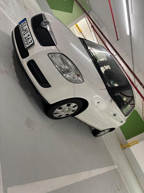 Weiß Gebraucht 2007 Skoda Fabia Limousine | 1.450 € (Fairer Preis) - Bild 1/4