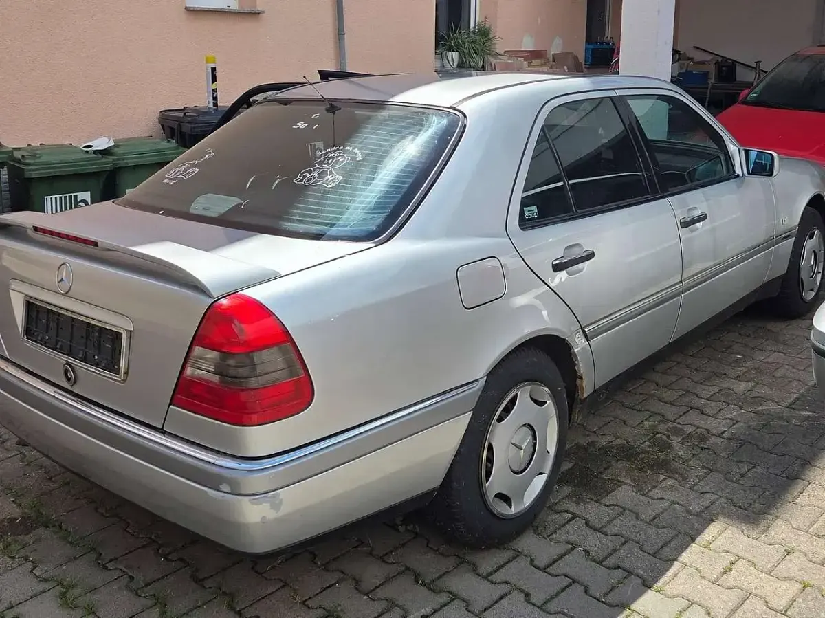 Gebraucht Mercedes C180 Elegance 122 PS (89 kW) 1997 Silber Kombi