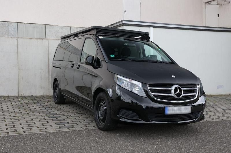 Schwarz Gebraucht 2018 Mercedes V220 Edition Van / Kleinbus | 30.500 € (Superpreis) - Bild 1/4