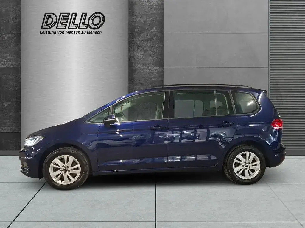 Gebraucht VW Touran Comfortline 122 PS (89 kW) 2023 Blau Van / Kleinbus