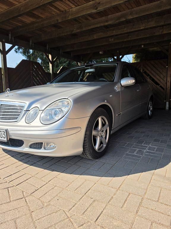 Gebraucht Mercedes E220 Classic 150 PS (110 kW) 2003 Silber Limousine