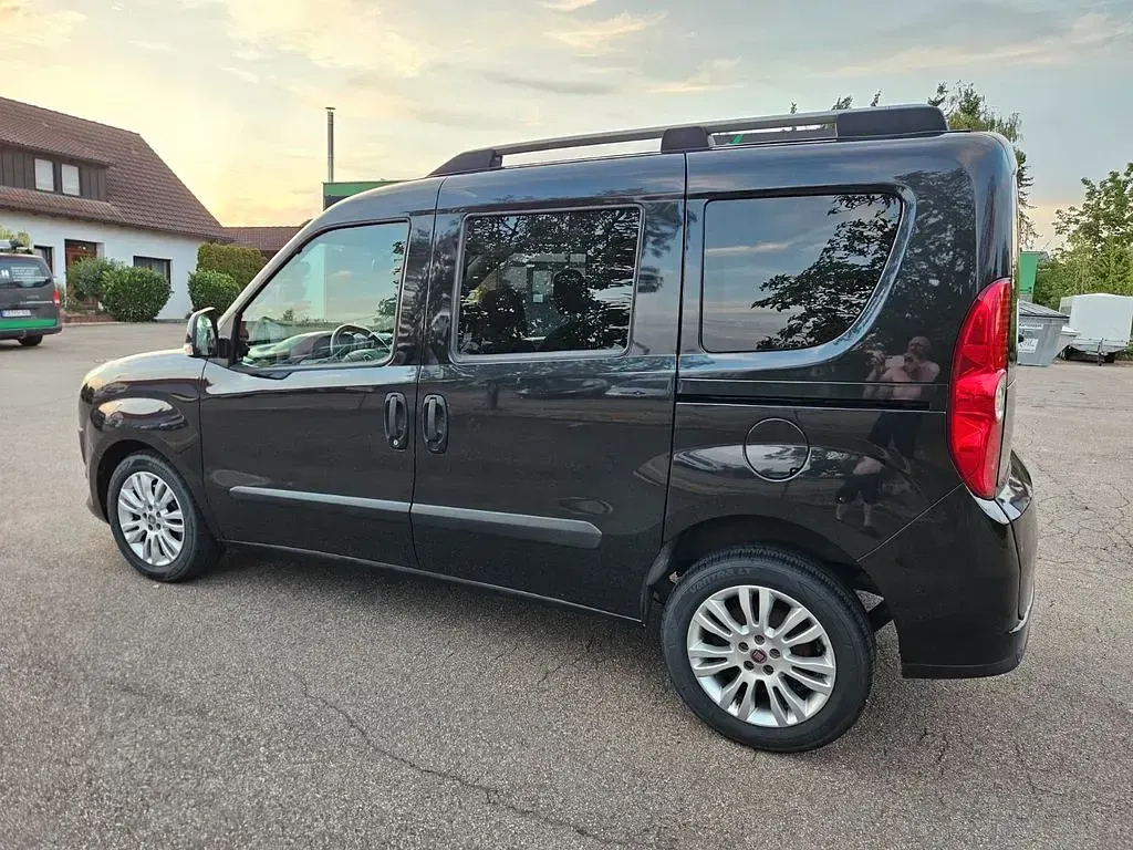 Gebraucht Fiat Doblò Emotion 135 PS (99 kW) 2011 Schwarz Van / Kleinbus