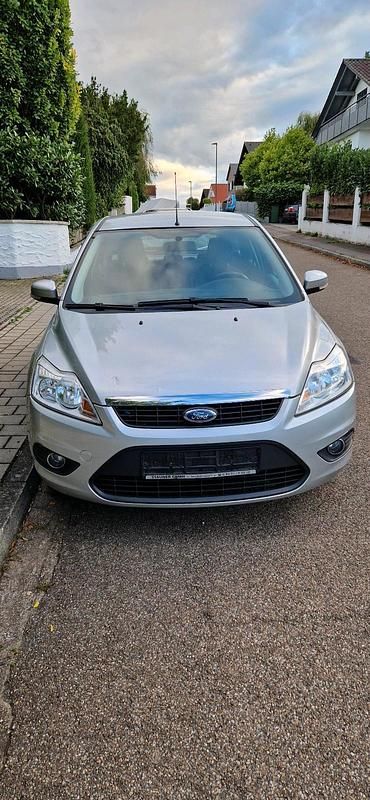 Silber Gebraucht 2009 Ford Focus Limousine | 1.200 € (Superpreis) - Bild 1/4