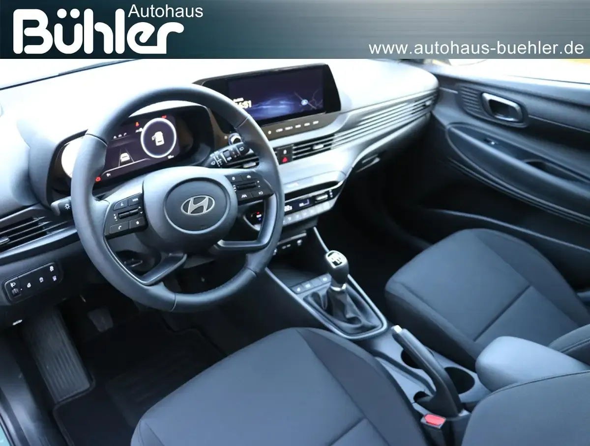 Neu Hyundai i20 Blackline 90 PS (66 kW) 2026 Vibrant blue mineraleffekt Kleinwagen