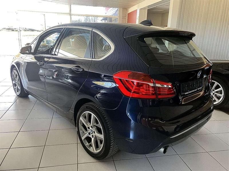 Gebraucht BMW 218 136 PS (100 kW) 2016 Imperialblau metallic Van / Kleinbus