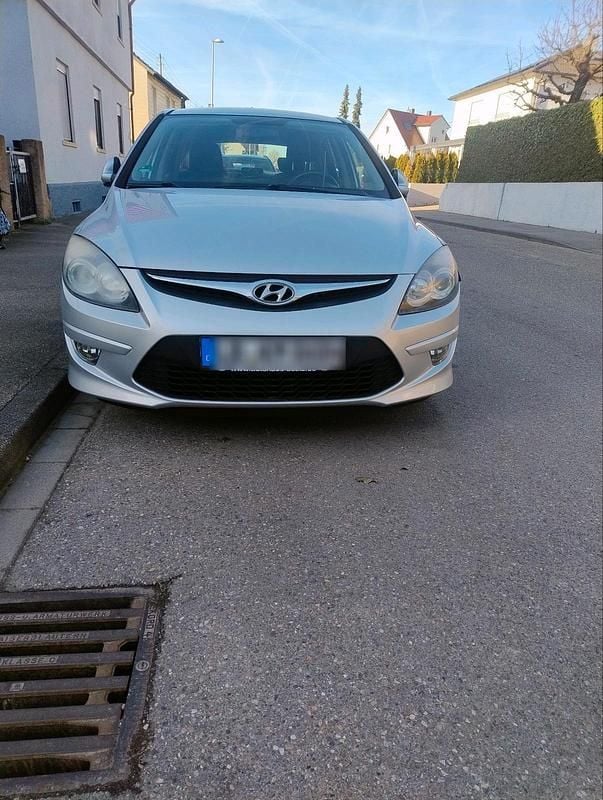 Gebraucht Hyundai i30 90 PS (66 kW) 2011 Grau Kleinwagen