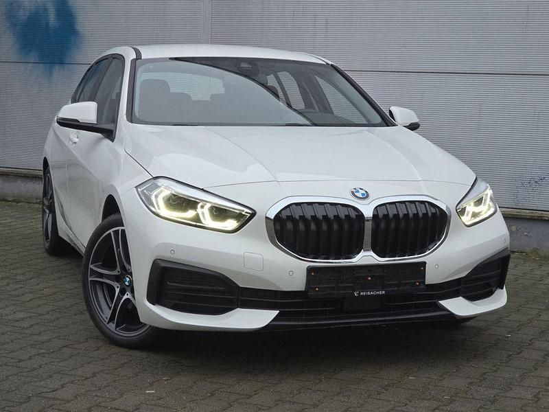 Weiß Gebraucht 2022 BMW 118 Kleinwagen | 18.900 € (Guter Preis) - Bild 1/4