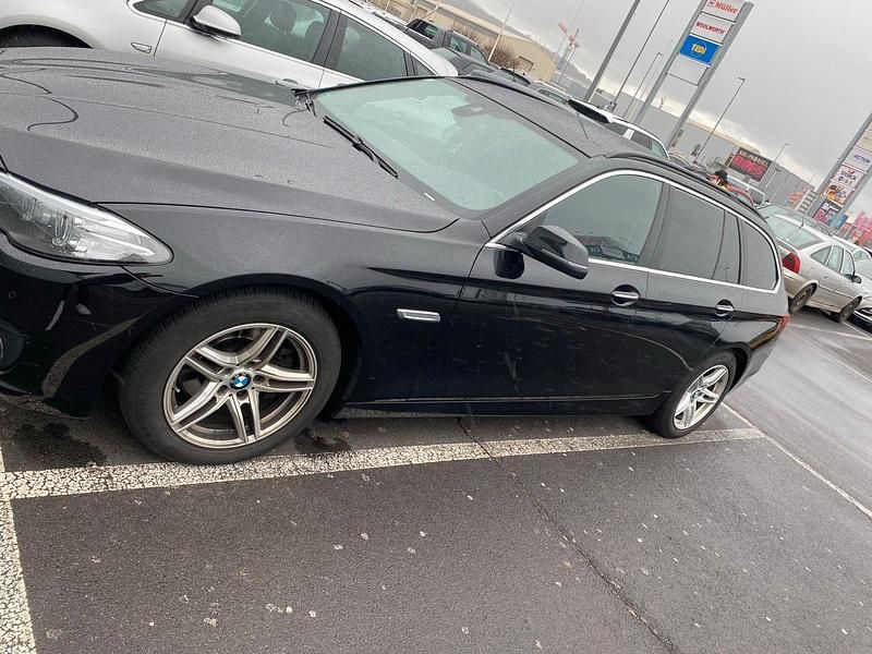 Schwarz Gebraucht 2016 BMW 520 Kombi | 14.800 € (Guter Preis) - Bild 1/4
