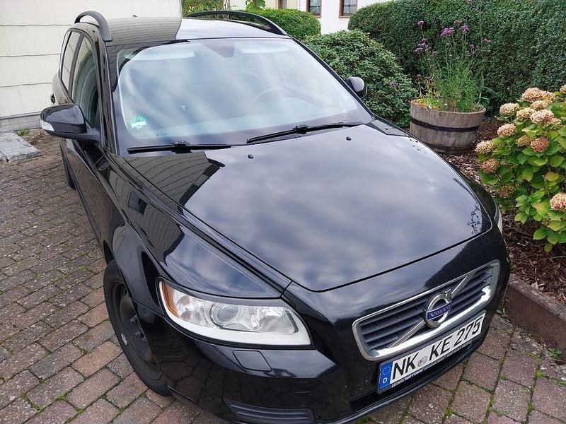 Schwarz Gebraucht 2011 Volvo V50 Kinetic Kombi | 4.400 € - Bild 1/4