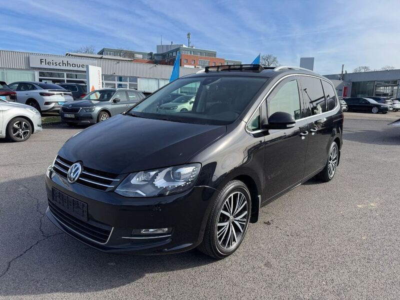 Schwarz Gebraucht 2015 VW Sharan Highline Van / Kleinbus | 17.999 € (Etwas zu teuer) - Bild 1/4