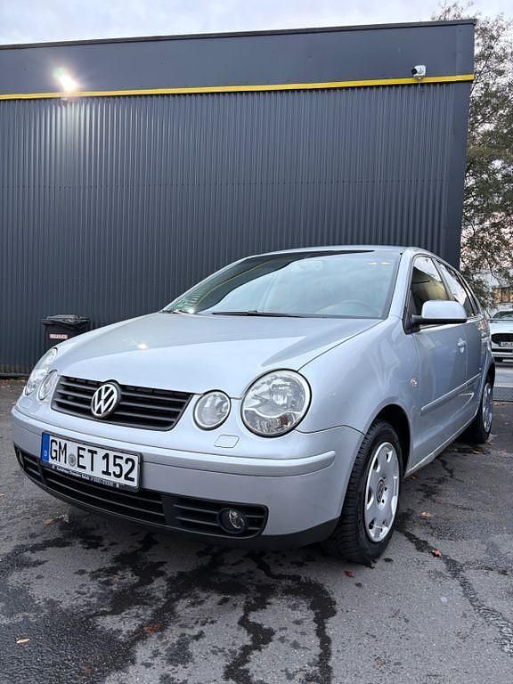 Gebraucht VW Polo Comfortline 75 PS (55 kW) 2004 Silber Kleinwagen