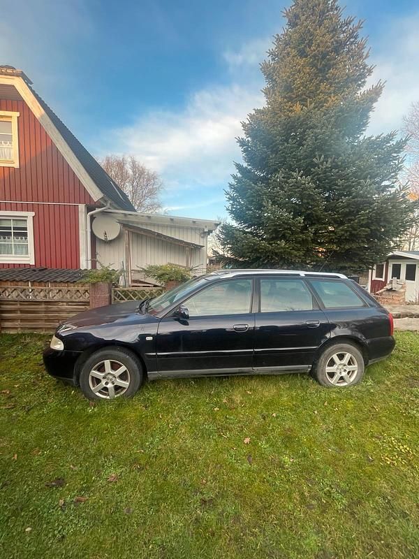Gebraucht Audi A4 101 PS (74 kW) 1999 Blau Kombi