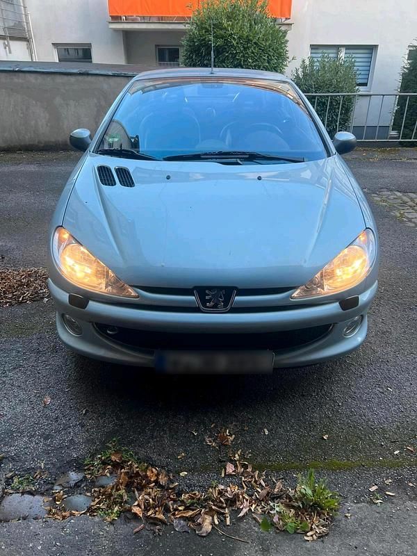 Blau Gebraucht 2003 Peugeot 206 CC Cabrio | 2.200 € - Bild 1/4