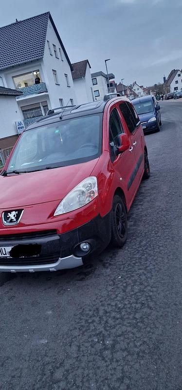 Gebraucht Peugeot TePee 112 PS (82 kW) 2011 Rot Kombi